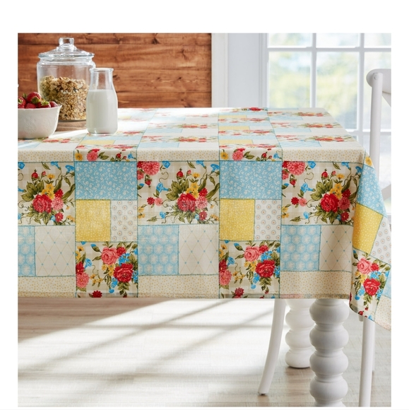 PIONEER WOMAN sweet rose🌹 TABLECLOTH new